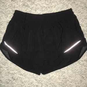 Lululemon hotty hot short size 4 reg 2.5”
